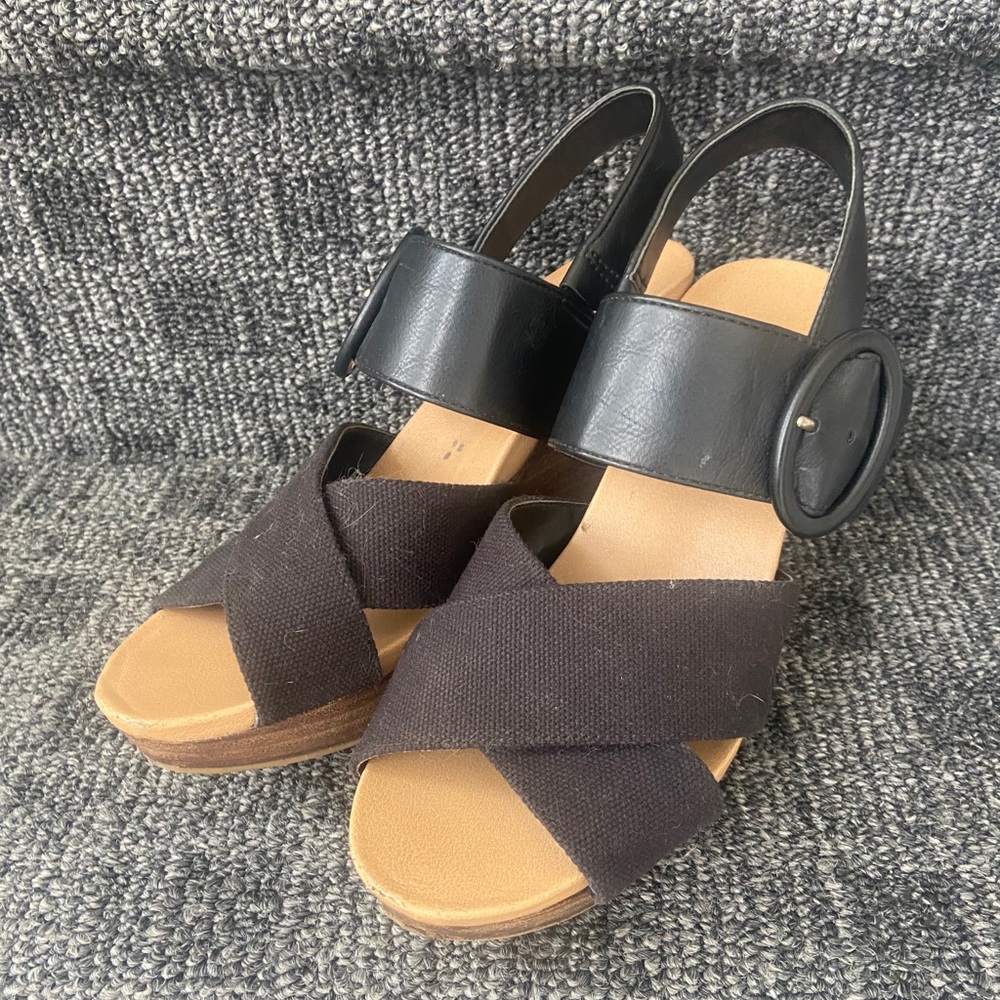 Black wedges